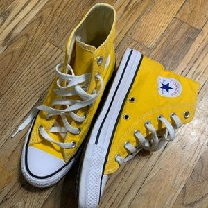 Unisex converse size 5 men and size 7 women